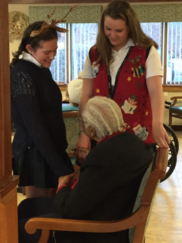 Seniors Hanna Sheehan 17 and Helen Rail 17 converse with residents. Courtesy of Delia Hughes 17. 