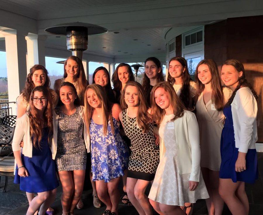 13 of the 14 Sacred Heart seniors at the Mater Society Dinner April 21.
Courtesy of Grace Isford 15