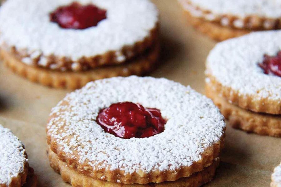 Every Christmas, Lauras family gathers together to make these festive tarts. 